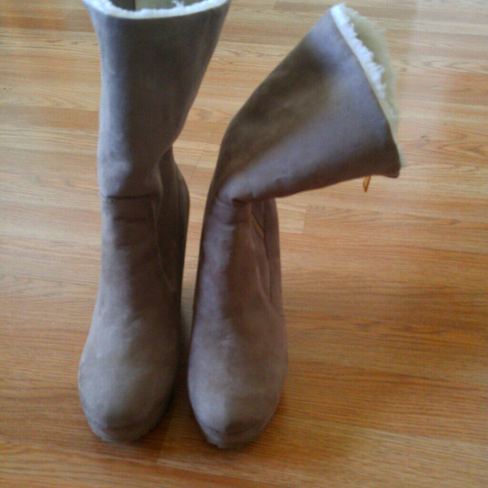 Fur boots